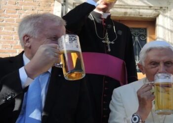 PAPAS BEBENDO CERVEJA