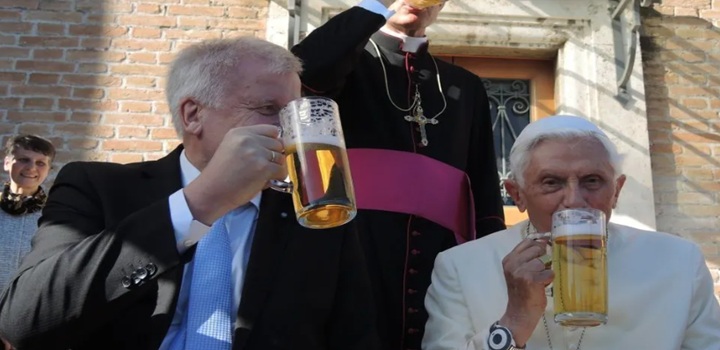 PAPAS BEBENDO CERVEJA