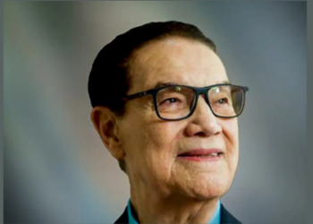 O médium baiano Divaldo Pereira Franco morreu na noite desta terça-feira (13), aos 98 anos, em Salvador. Reconhecido internacionalmente como uma das maiores lideranças do espiritismo contemporâneo, Divaldo foi também educador, filantropo e escritor, com uma vida dedicada à caridade e à propagação da mensagem espiritualista.