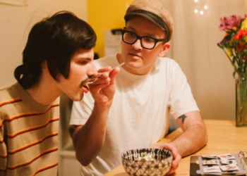 Nova lei garante nutrição adequada e terapia alimentar para pessoas com autismo no SUS. Medida combate seletividade alimentar e amplia acesso a acompanhamento especializado.