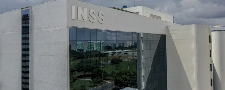 Aposentados e pensionistas do INSS serão ressarcidos de descontos ilegais até dezembro, diz presidente do instituto