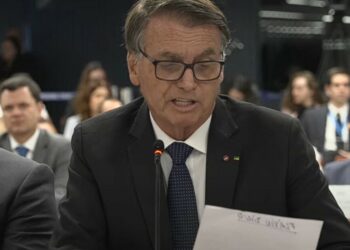 Jair Bolsonaro prestou depoimento ao STF nesta terça (10) e negou envolvimento em tentativa de golpe. Disse que buscava alternativas dentro da Constituição e pediu desculpas a Moraes.
