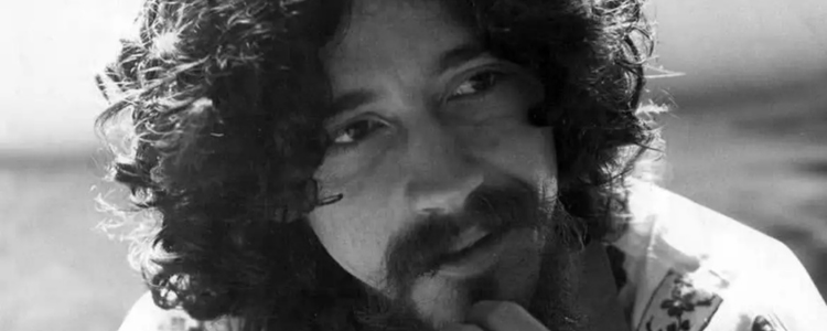 Raul Seixas completaria 80 anos neste sábado (28). Conheça a trajetória do artista que revolucionou o rock brasileiro com clássicos como "Maluco Beleza" e "Metamorfose Ambulante".