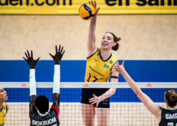 Seleção brasileira feminina de vôlei vence o Canadá por 3 a 0 na Liga das Nações, em Istambul. Júlia Bergmann e Júlia Kudiess brilham na partida.