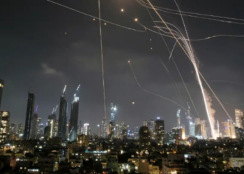 Israel declarou ter conquistado controle aéreo sobre Teerã dois dias após início dos ataques ao Irã. Segundo as Forças Armadas, caças da IAF estão bombardeando alvos dentro do espaço aéreo iraniano.