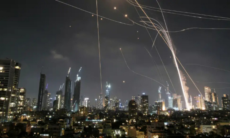 Israel declarou ter conquistado controle aéreo sobre Teerã dois dias após início dos ataques ao Irã. Segundo as Forças Armadas, caças da IAF estão bombardeando alvos dentro do espaço aéreo iraniano.