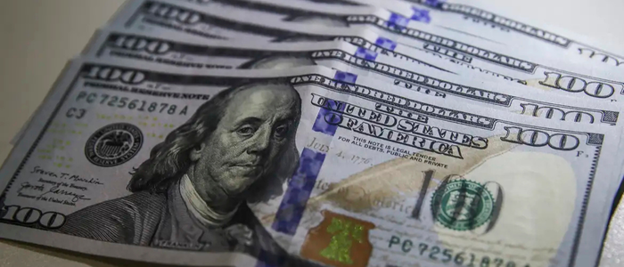 Em dia de alívio global, dólar recua para R$ 5,48 e bolsa sobe quase 1,5%, impulsionada por commodities e expectativas positivas sobre a Selic. Conflito no Oriente Médio perde força.