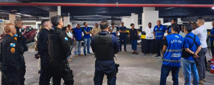 Em Macaé, ação conjunta do PROCON-RJ e da Polícia Militar apreende produtos falsificados e reforça fiscalização do comércio local. Operação OPol 351/2025 garante segurança e proteção ao consumidor.