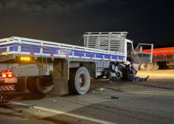 Acidente grave na BR-356 envolvendo caminhão, carro e moto deixa duas pessoas feridas no Norte Fluminense. Rodovia foi interditada e vítimas foram levadas ao Hospital Ferreira Machado.