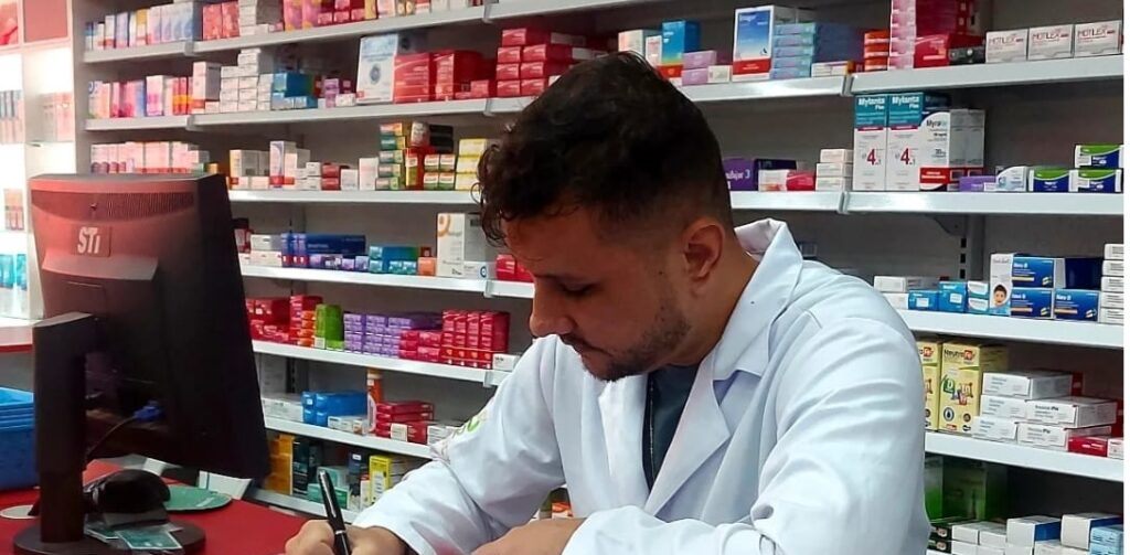 Dr. Sávio: o "menino do SUS" retorna como farmacêutico à Farmácia Municipal de São Fidélis