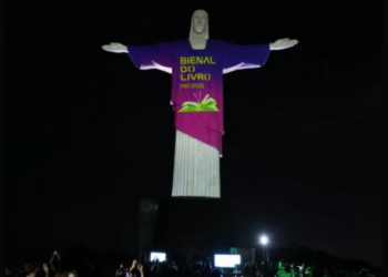 A Bienal do Livro 2025 começa no Riocentro com foco em cultura, educação e inclusão. Evento conta com transporte público especial, estandes interativos e ações da prefeitura para garantir segurança, acesso e mobilidade aos visitantes.