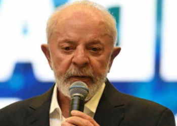Entre os entrevistados, diminuiu o número daqueles que acreditam que o atual presidente deve deixar de ser candidato ano que vem - 34% para 28%