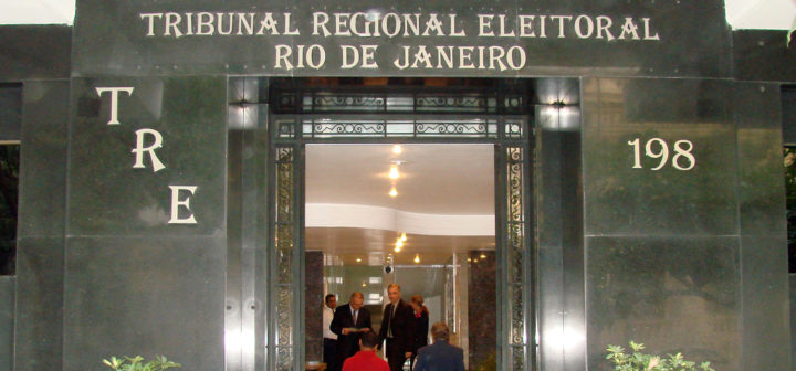 Prefeita de Cardoso Moreira tem cassação agravada pelo TRE-RJ por compra de votos e abuso de poder. Entenda o caso e como a decisão pode levar a novas eleições em 2025.