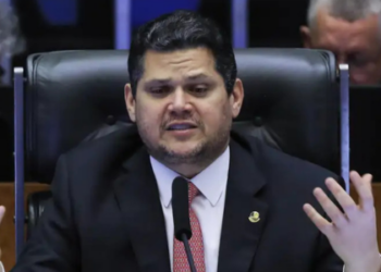 CPMI do INSS é instalada no Congresso para investigar fraudes em descontos de aposentadorias. Comissão terá 180 dias e pode apurar prejuízo de até R$ 3 bilhões.