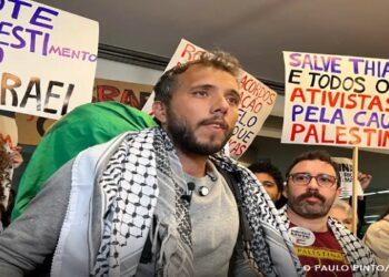 Thiago Ávila chega ao Brasil e é recebido por grupo pró-Palestina