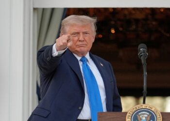 trump proibe estrangeiros