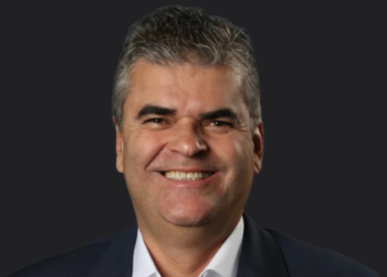Rodrigo Bacellar exonerou Washington Reis da Secretaria de Transportes do RJ em meio a disputas políticas e tensões com a base governista. Ex-prefeito de Duque de Caxias alega retaliação.