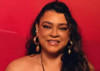 Aos 50 anos, Preta Gil faleceu neste domingo (20) em decorrência de complicações do câncer colorretal. Filha de Gilberto Gil, a artista foi símbolo de força, representatividade e luta contra o estigma da doença.