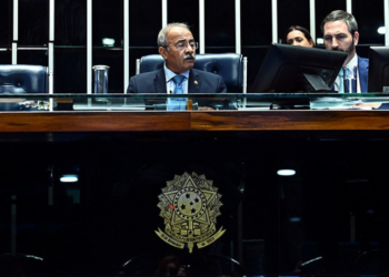 Senado aprova medida provisória que amplia crédito consignado a trabalhadores do setor privado, incluindo motoristas de app e rurais, com uso de plataforma pública e garantia via FGTS.