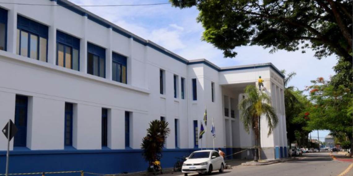 Prefeitura de Campos prorroga prazo para entrega da declaração de horários das aulas do segundo semestre no programa de transporte universitário. Estudantes terão acesso provisório ao benefício.