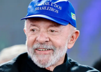 Lula critica jornada 6x1 e propõe criação de alternativa mais flexível. Governo quer envolver OIT e universidades na discussão por novos modelos.