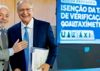 Taxistas não pagarão mais taxa de verificação de taxímetros, e medições passarão a ser a cada 2 anos. Economia estimada é de R$ 9 milhões por ano.