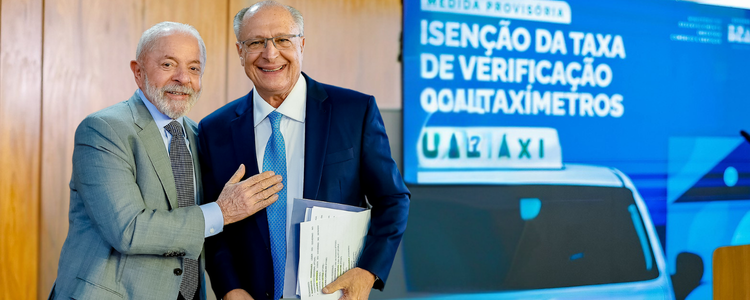Taxistas não pagarão mais taxa de verificação de taxímetros, e medições passarão a ser a cada 2 anos. Economia estimada é de R$ 9 milhões por ano.