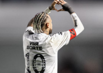 Em partida emocionante, Neymar marcou nos acréscimos e garantiu três pontos importantes para o Santos contra o Flamengo.