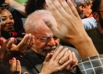 Documentário brasileiro, "Apocalipse nos Trópicos" chega ao streaming