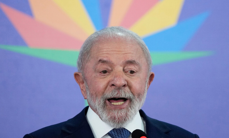 Após fala de Trump, Lula diz que Brasil segue aberto ao diálogo com os EUA, mas destaca prioridade em defender economia nacional diante de tarifas e sanções.