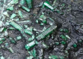Esmeralda de 92,5 kg encontrada no sertão baiano será leiloada por lance inicial de R$ 100 milhões