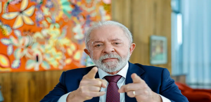 Lula articula ação conjunta do Brics contra tarifas de Trump e critica intromissão dos EUA na soberania brasileira. Presidente descarta retaliação imediata.