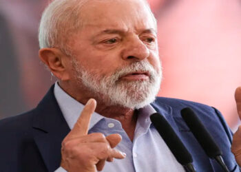 Pesquisa Datafolha revela que 40% dos brasileiros reprovam o governo Lula, enquanto aprovação é de 29%. Levantamento foi realizado entre 29 e 30 de julho com 2.004 pessoas.