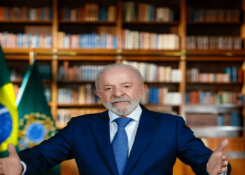 Em discurso na Colômbia, Lula critica unilateralismo de Trump e anuncia envio de convite formal para a COP30. Presidente cobra financiamento real de nações ricas e diz que conferência precisa sair da "mesmice".
