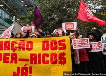 Manifestantes 'tomam' sede do Itaú e exigem taxação de grandes fortunas
