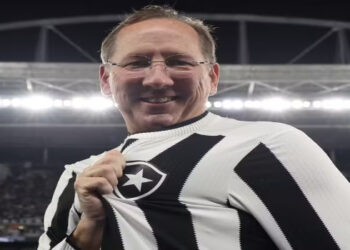 Textor monta nova empresa nas Ilhas Cayman para 'recomprar' Botafogo e Molenbeek, que deixarão a Eagle Holding