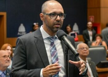 A CPI da Alerj realiza audiência para investigar sistemas de videomonitoramento e atuação de cooperativas de recuperação veicular, focando legalidade e proteção dos dados no Rio