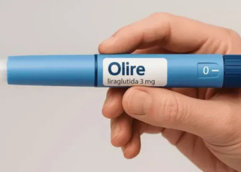Olire, novo medicamento injetável para emagrecimento, exige atenção quanto à absorção de contraceptivos e à segurança reprodutiva, além de efeitos como náuseas e diarreia.