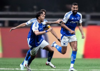 Cruzeiro derrota Atlético-MG por 2 a 0 na Arena MRV e abre vantagem nas quartas da Copa do Brasil. Gols foram de Fabrício Bruno e Kaio Jorge, ambos convocados para a Seleção Brasileira.
