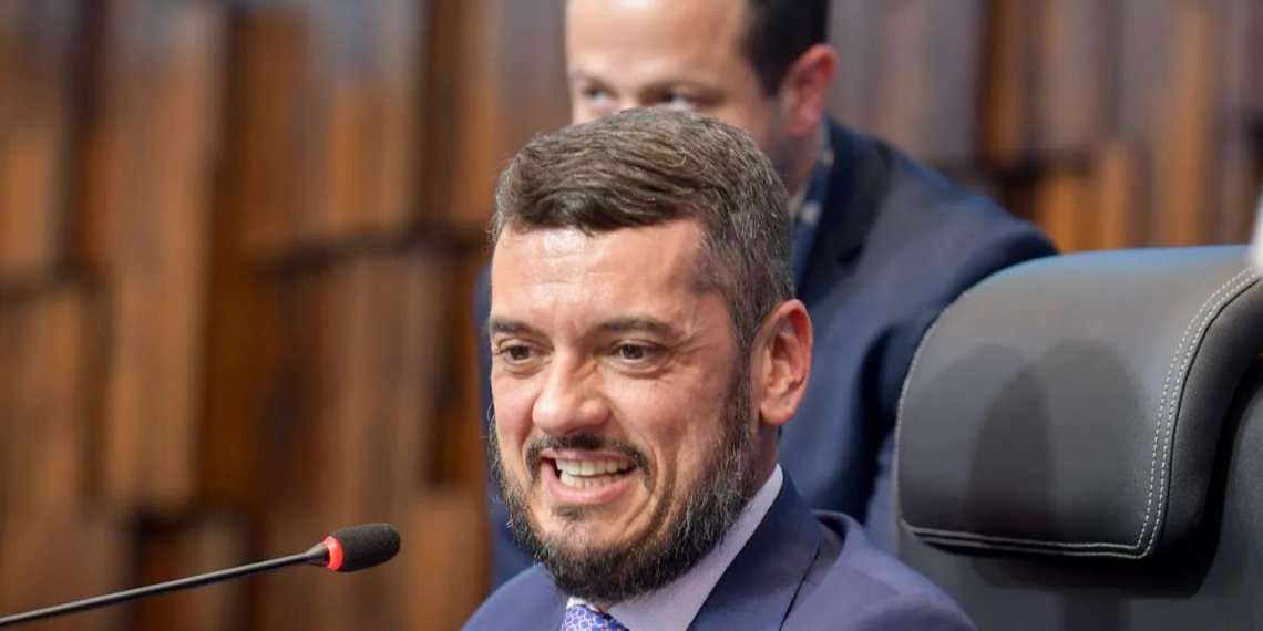 A Alerj confirmou que os concursados da segurança pública de 2014 serão convocados. O acordo, articulado por Rodrigo Bacellar com o governo e o MP-RJ, será assinado em 10 de setembro.