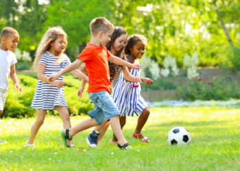 Miopia afeta 7,6% das crianças e adolescentes brasileiros. Exposição ao sol e atividades ao ar livre ajudam a prevenir a doença, segundo o CBO.