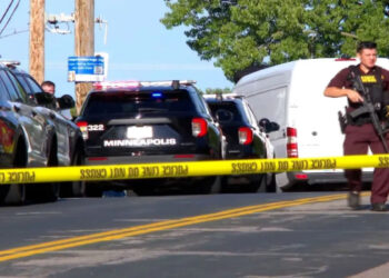 Em menos de 24 horas, Minneapolis registrou quatro ataques a tiros, incluindo uma escola católica. Polícia investiga se casos têm conexão.