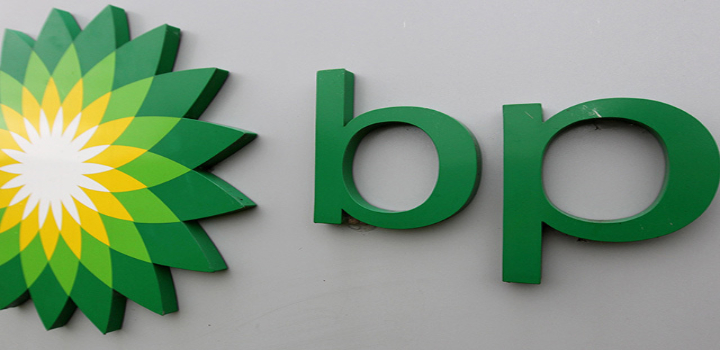 BP anunciou sua maior descoberta de petróleo e gás em 25 anos no campo de Bumerangue, na costa brasileira. O achado reforça a estratégia da empresa em combustíveis fósseis e consolida o Brasil como player global no setor energético. Saiba mais sobre os impactos dessa descoberta