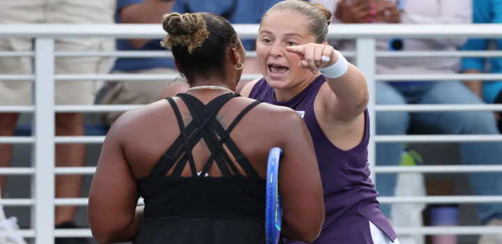 Naomi Osaka reage a polêmica no US Open e critica fala de Jelena Ostapenko contra Taylor Townsend. Japonesa aponta gravidade do comentário pelo contexto de racismo no esporte.