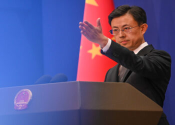 Em resposta a acusações dos EUA, a China declarou que a cooperação com a América Latina não é dirigida contra terceiros e defendeu o direito soberano dos países da região.