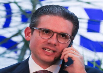 Hugo Motta pede afastamento de 15 deputados após motim na Câmara. Acusações envolvem obstrução, agressões e ocupação de espaços. Casos vão para o Conselho de Ética.
