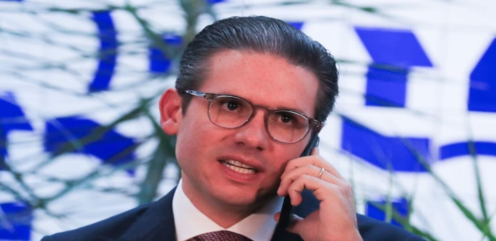 Hugo Motta pede afastamento de 15 deputados após motim na Câmara. Acusações envolvem obstrução, agressões e ocupação de espaços. Casos vão para o Conselho de Ética.