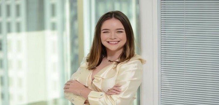 Aos 25 anos, Layse Dias, natural do Rio Grande do Norte, embarca para Harvard após trajetória marcada por superação, entrada precoce na UFRN e carreira jurídica de destaque.