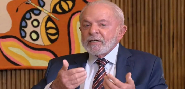 Lula anuncia envio de projeto ao Congresso para regulamentar redes sociais voltadas a crianças e adolescentes; proposta prevê segurança e responsabilização das plataformas.