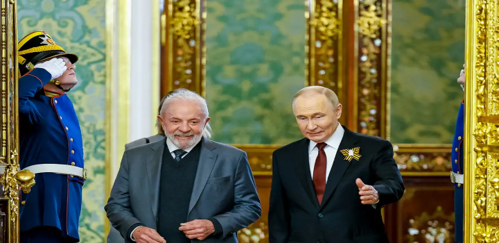 Lula conversa com Putin por 40 minutos sobre a guerra na Ucrânia, cenário econômico global e cooperação bilateral, reforçando defesa do diálogo e da paz.